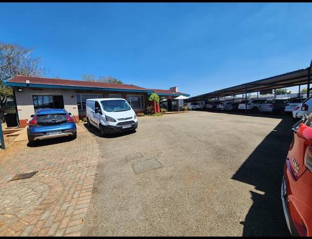 4 BEDROOM HOUSE FOR SALE IN RHODESFIELD